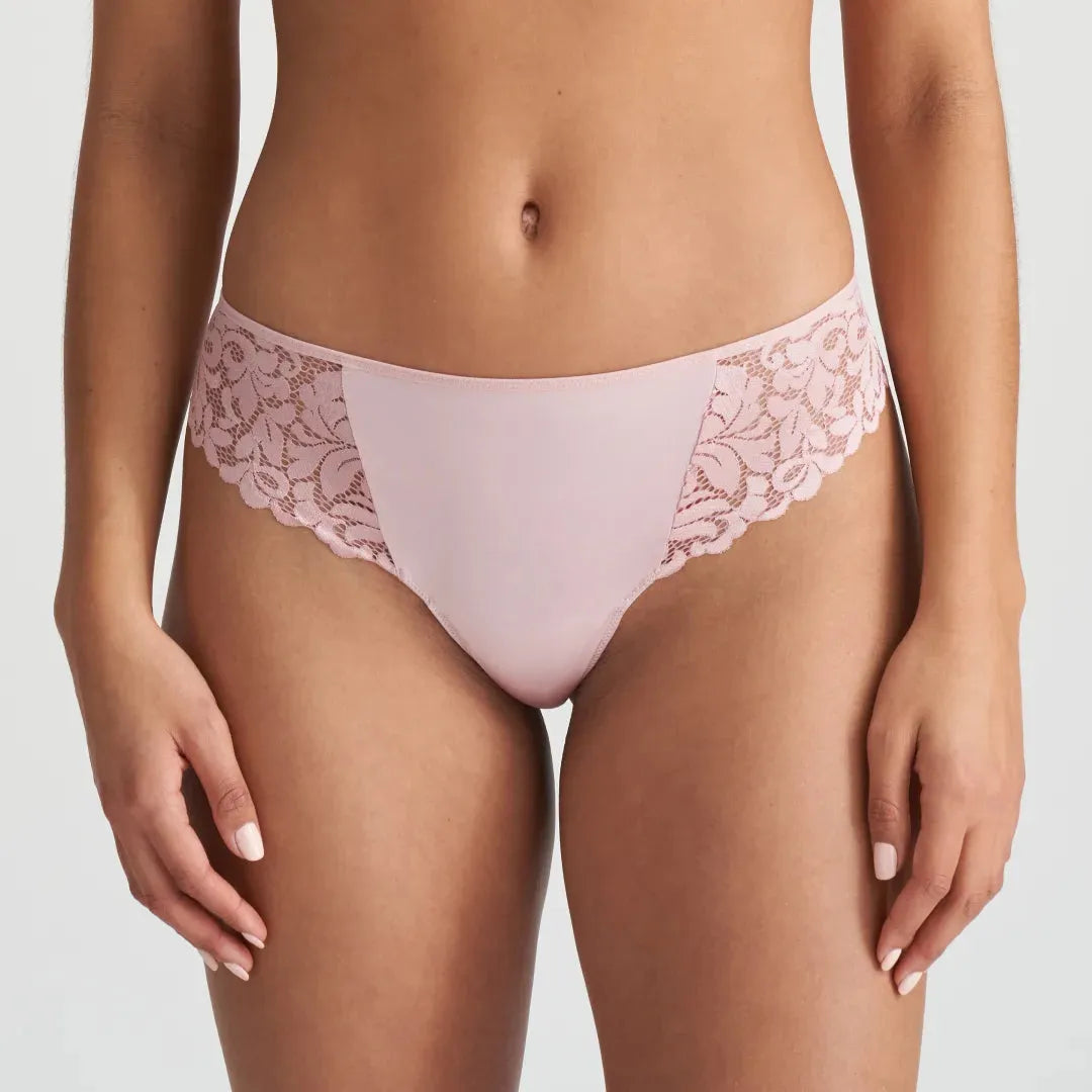 This thong feature feminine lace on the hips. Vintage Pink is a soft, powdery pink with a seventies vibe.