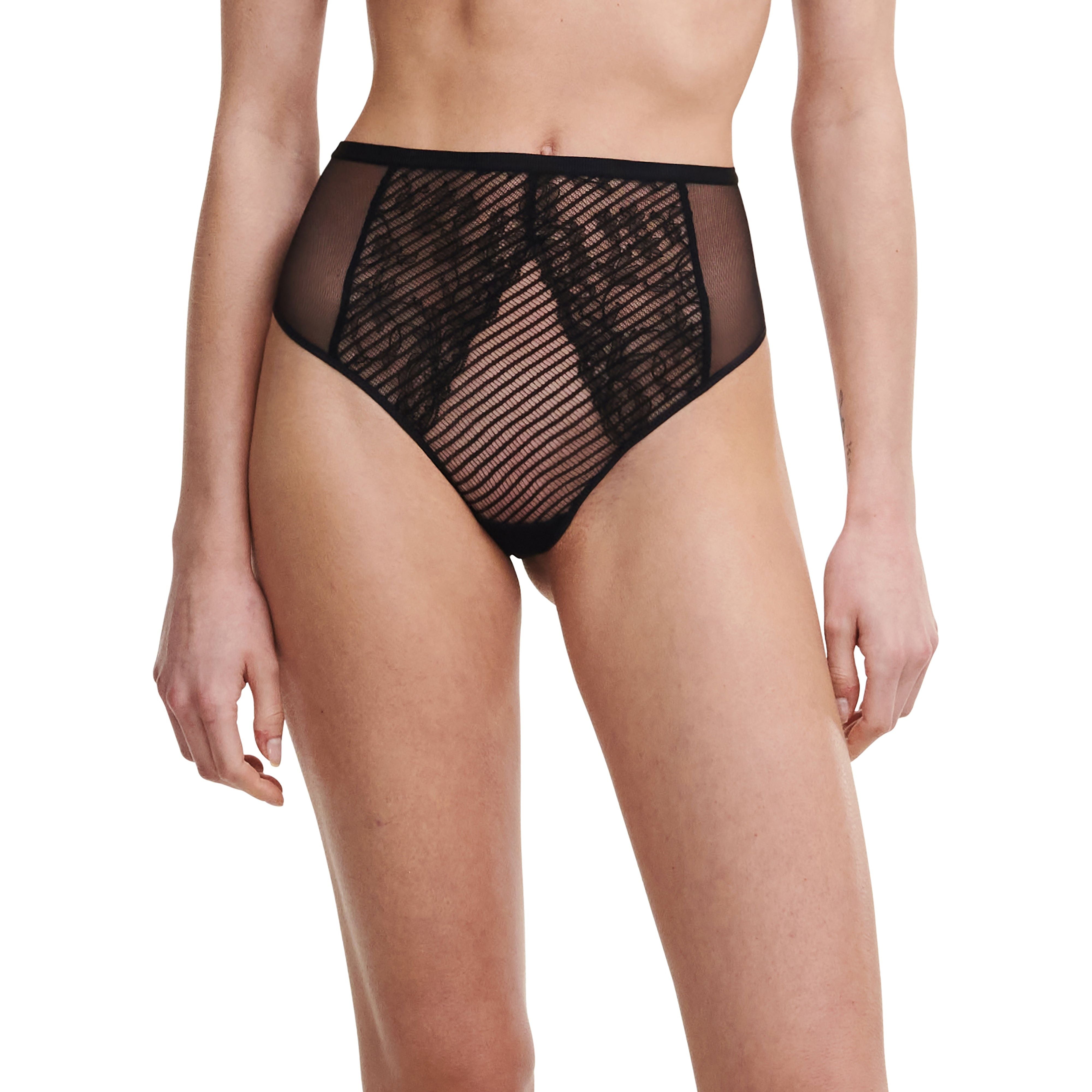 High-waisted thong made of graphic Leavers lace, adorned with a layering of two floral lace inlays, forming an opened triangle that delicately reveals the graphic lace at the front.  Laces lined with rigid tulle. Stretch tulle on the sides. The back is made of floral lace, decorated with a triangle cut-out and an exclusive "X" jewel Ribbed elastic around the waist GOTS cotton gusset, made of recycled materials