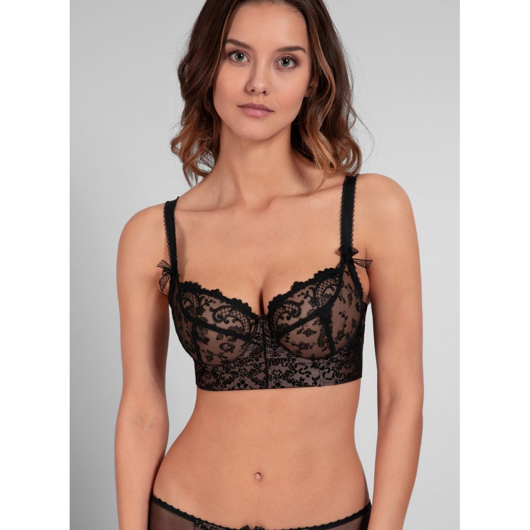 The underwired strapless bra is extremely comfortable to wear, thanks to its wide, soft-feel elastic. This exceptional strapless bra showcases the signature ‘Empreinte’ support and silhouette, the perfect example of beautiful French lingerie. In its Black colourway, the Gaby theme is the perfect answer to the quest for functional, figure-enhancing lingerie.